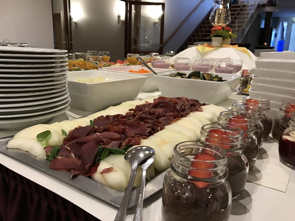 Park Hotel Fasanerie 노이슈트렐리츠 외부 사진